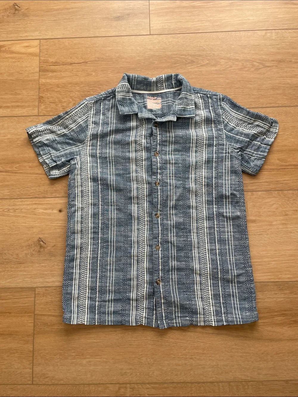 Cat & Jack Blue and White Striped Short Sleeve Button-Down Shirt, Boys 14